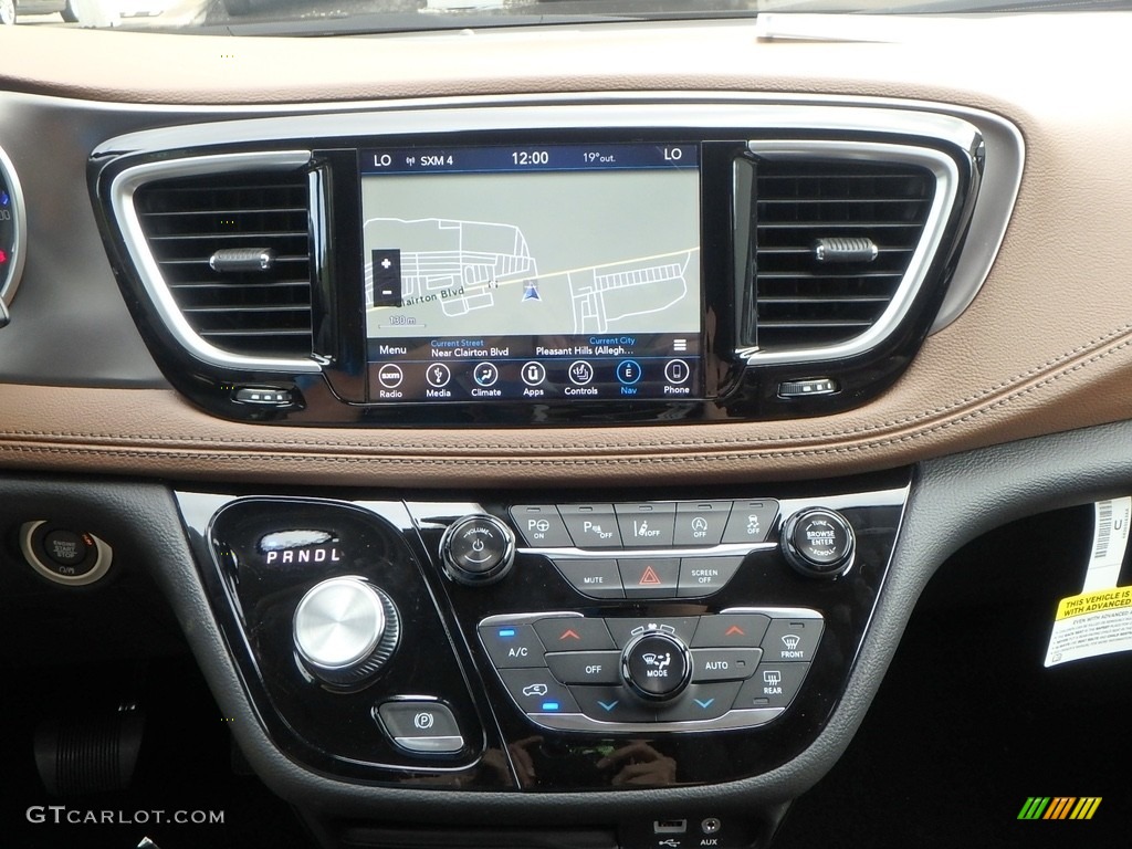 2018 Chrysler Pacifica Limited Controls Photo #122761169