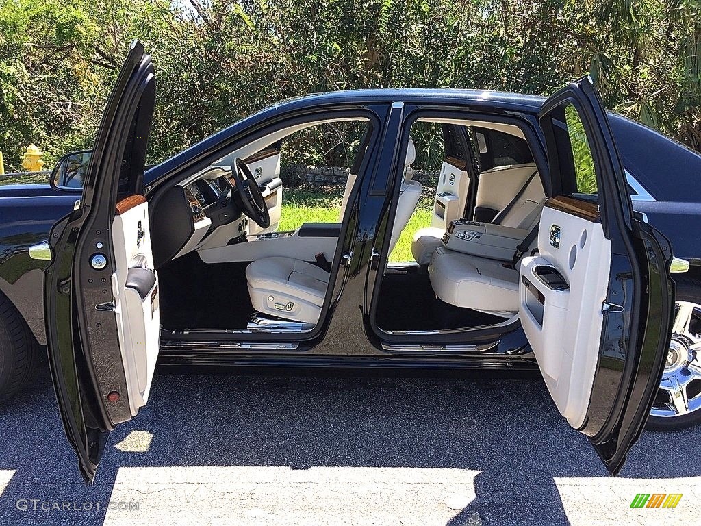 Seashell/Black Accent Interior 2013 Rolls-Royce Ghost Standard Ghost Model Photo #122770478