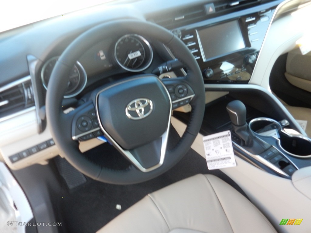 2018 Camry XLE - Wind Chill Pearl / Macadamia photo #4