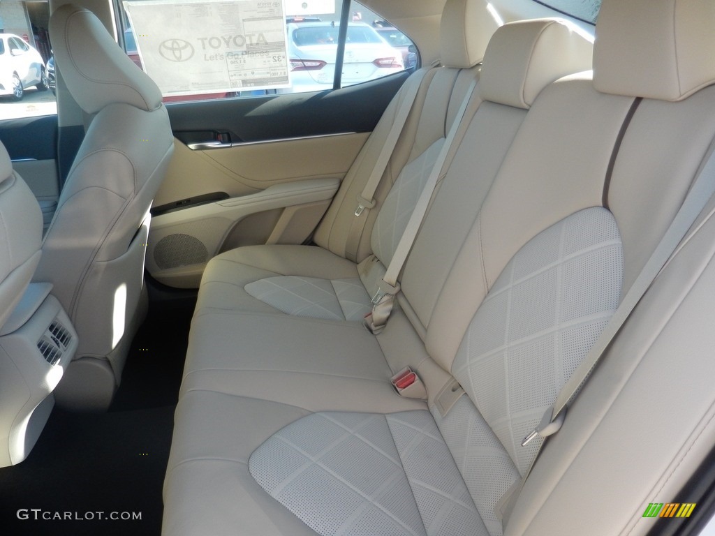 2018 Camry XLE - Wind Chill Pearl / Macadamia photo #6