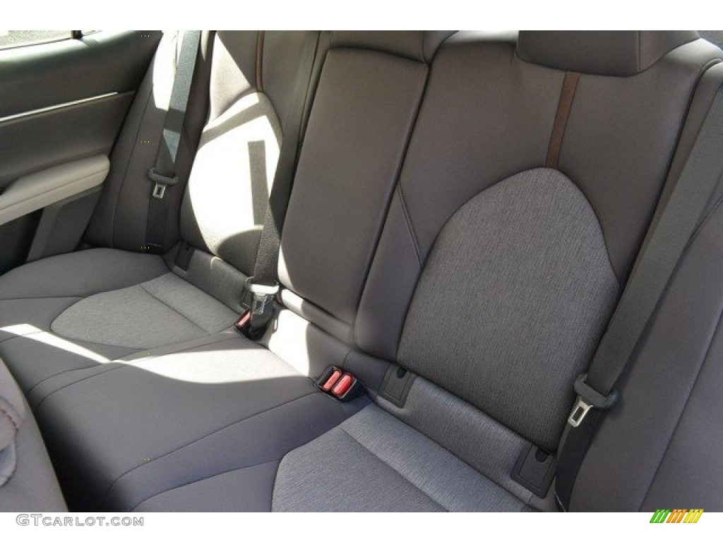 2018 Camry LE - Celestial Silver Metallic / Ash photo #7