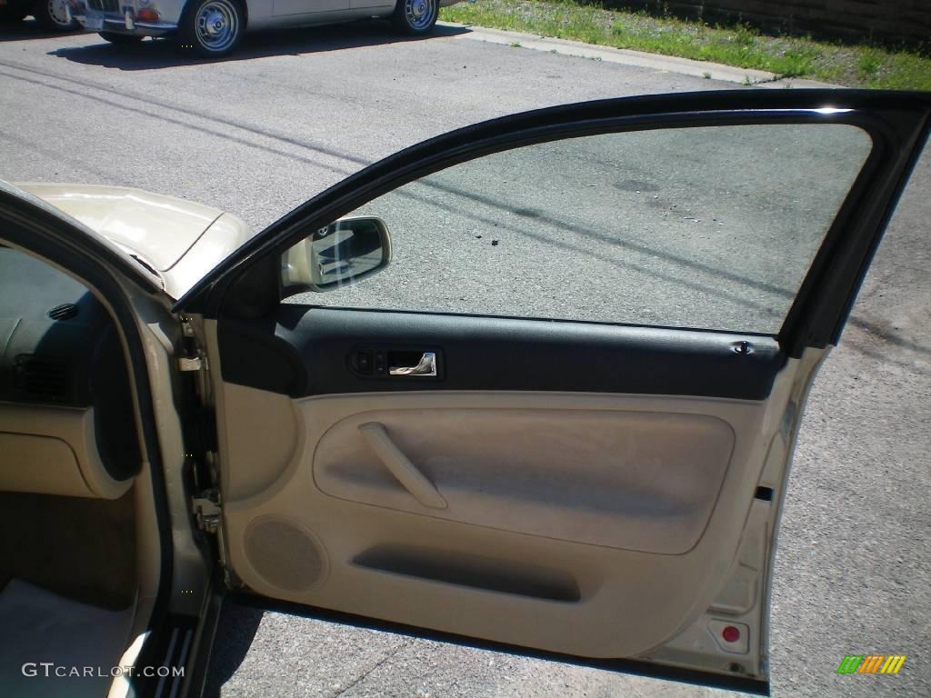 2002 Passat GLS Sedan - Mojave Beige Metallic / Beige photo #24