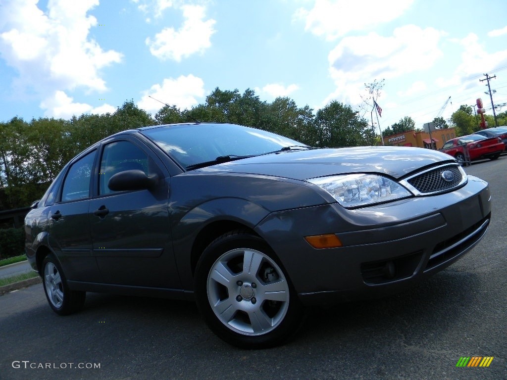 2006 Focus ZX4 SES Sedan - CD Silver Metallic / Dark Flint/Light Flint photo #2