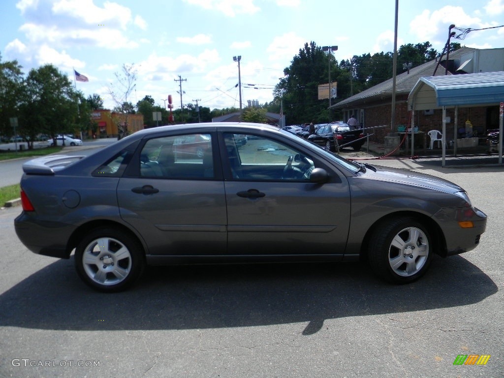 2006 Focus ZX4 SES Sedan - CD Silver Metallic / Dark Flint/Light Flint photo #11