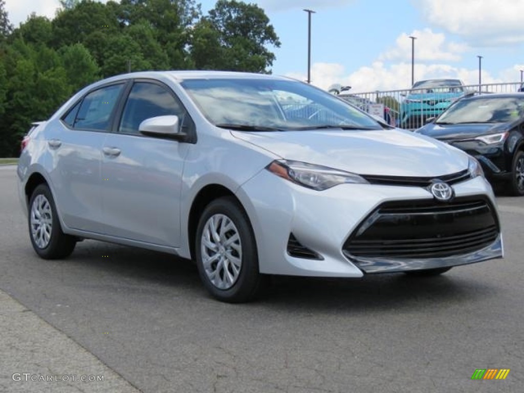 Classic Silver Metallic 2018 Toyota Corolla LE Exterior Photo #122808082