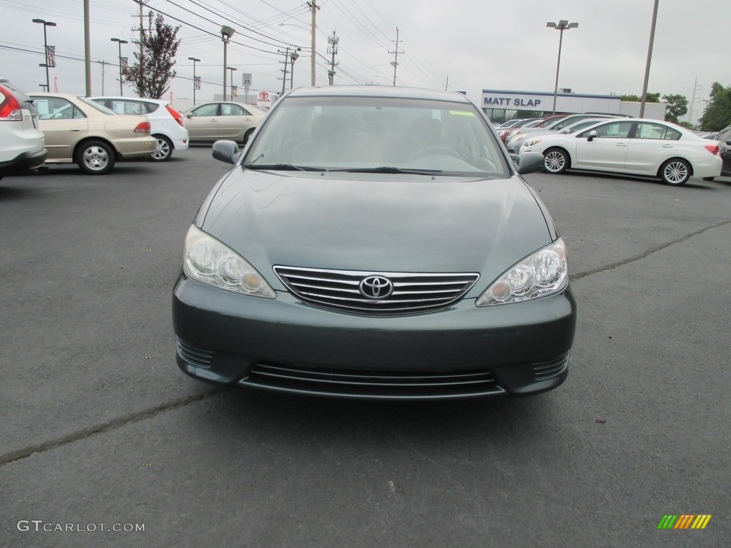 2005 Camry LE - Aspen Green Pearl / Taupe photo #3
