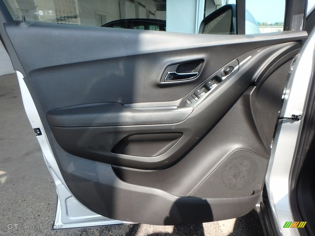 2018 Chevrolet Trax LS Door Panel Photos