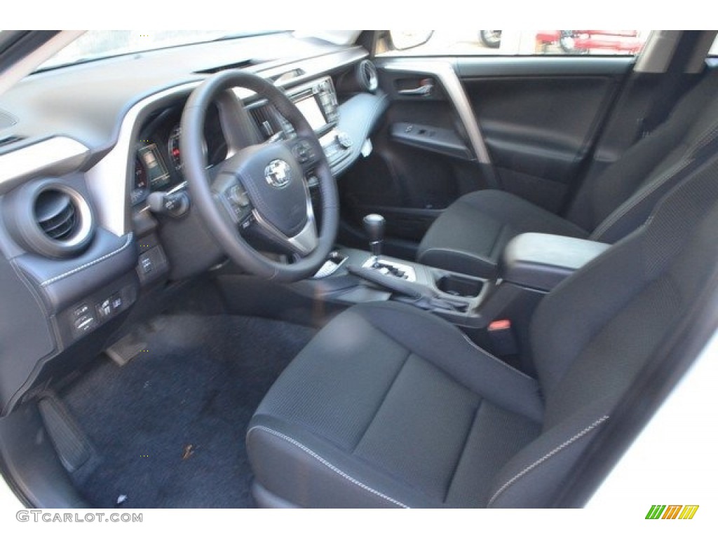 2018 RAV4 XLE AWD - Super White / Black photo #5