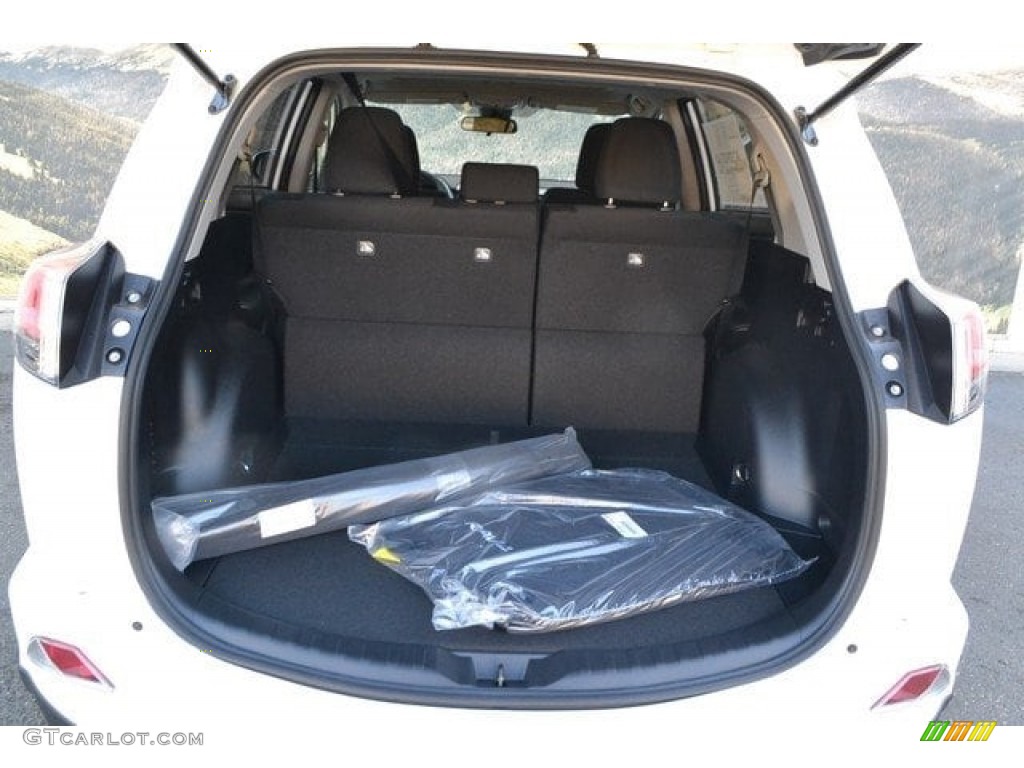 2018 RAV4 XLE AWD - Super White / Black photo #8