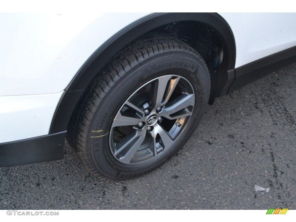 2018 RAV4 XLE AWD - Super White / Black photo #9