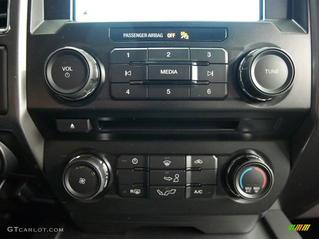 2017 F150 XLT SuperCrew - Ingot Silver / Earth Gray photo #32
