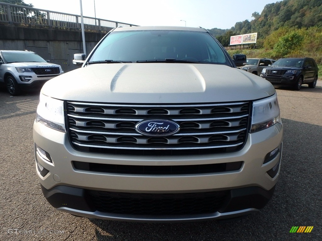 2017 Explorer XLT 4WD - White Gold / Ebony Black photo #8