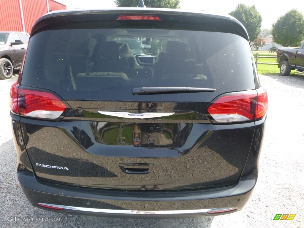 2018 Pacifica Touring L Plus - Brilliant Black Crystal Pearl / Black/Alloy photo #4