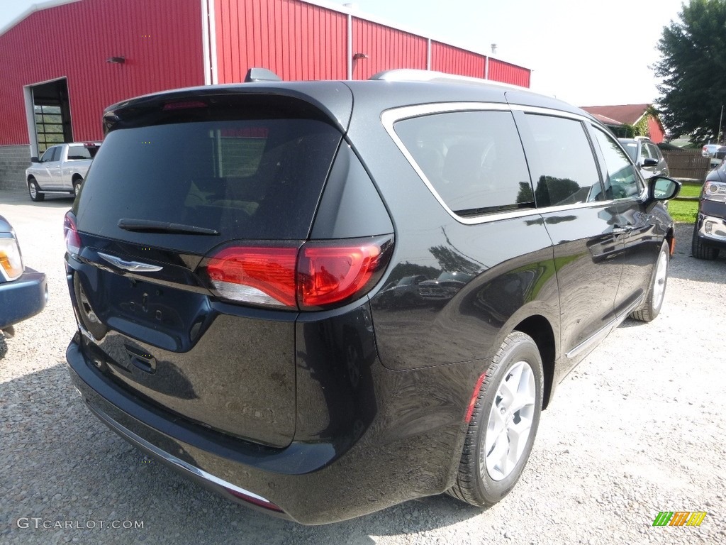 2018 Pacifica Touring L Plus - Brilliant Black Crystal Pearl / Black/Alloy photo #5