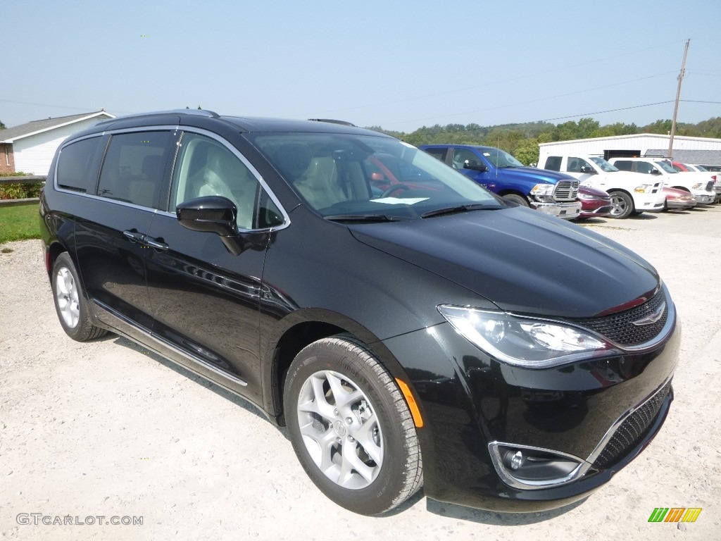 Brilliant Black Crystal Pearl 2018 Chrysler Pacifica Touring L Plus Exterior Photo #122846677