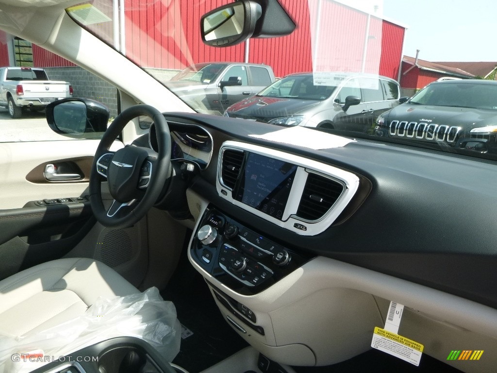 2018 Pacifica Touring L Plus - Brilliant Black Crystal Pearl / Black/Alloy photo #11
