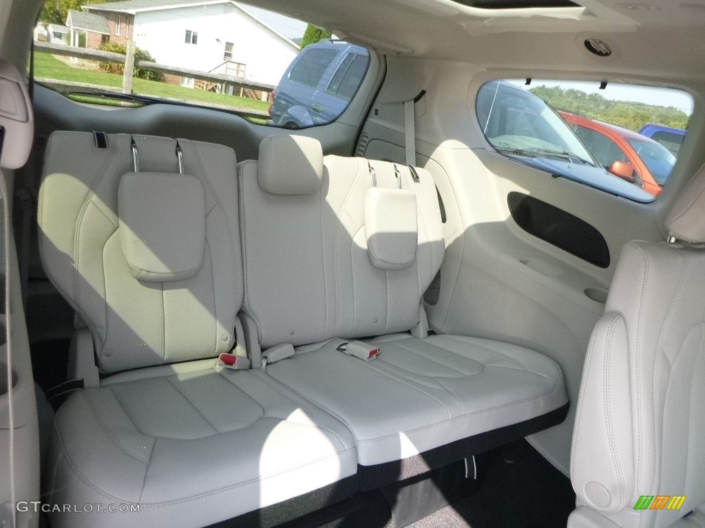 2018 Pacifica Touring L Plus - Brilliant Black Crystal Pearl / Black/Alloy photo #14