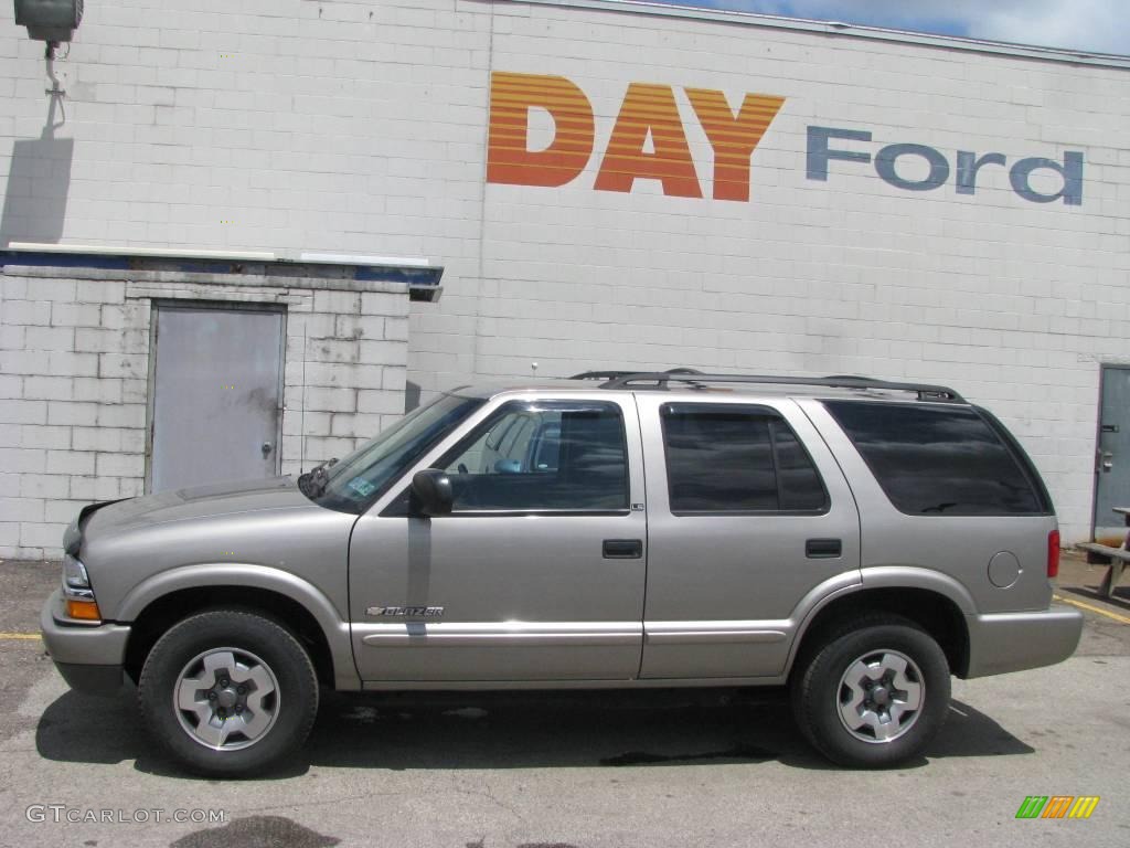 2003 Blazer LS 4x4 - Light Pewter Metallic / Graphite photo #2