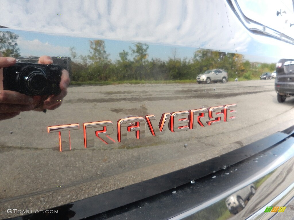 2018 Chevrolet Traverse Premier Marks and Logos Photos