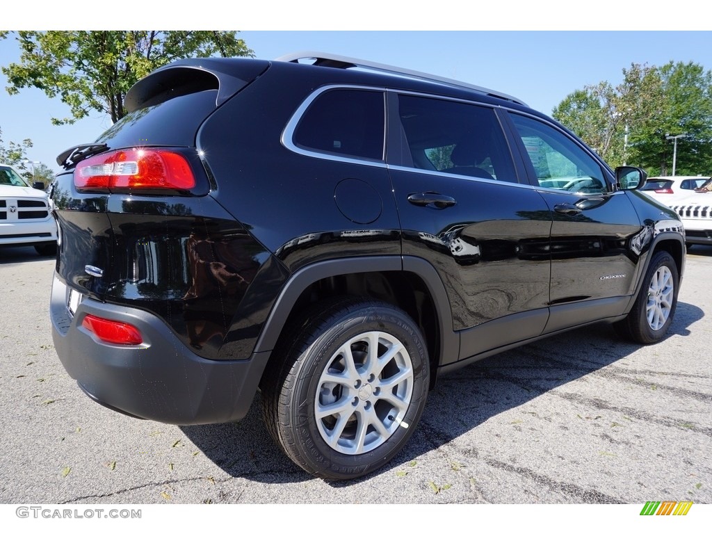 2018 Cherokee Latitude - Diamond Black Crystal Pearl / Black photo #3