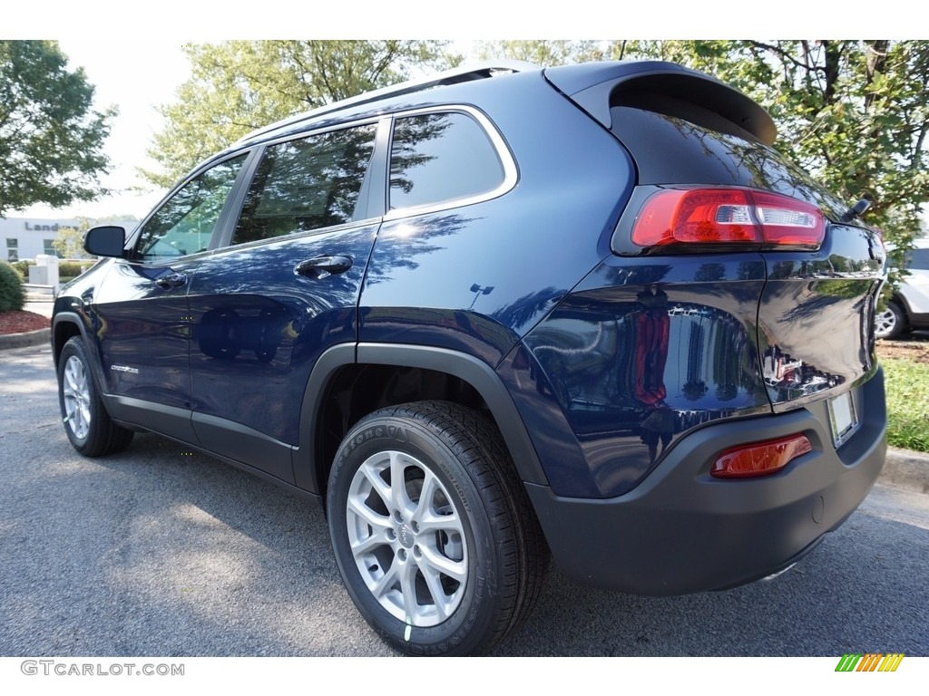 2018 Cherokee Latitude - Patriot Blue Pearl / Black photo #2