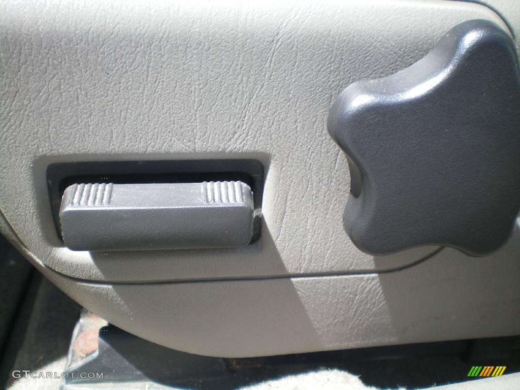 2004 Impala  - Galaxy Silver Metallic / Medium Gray photo #20