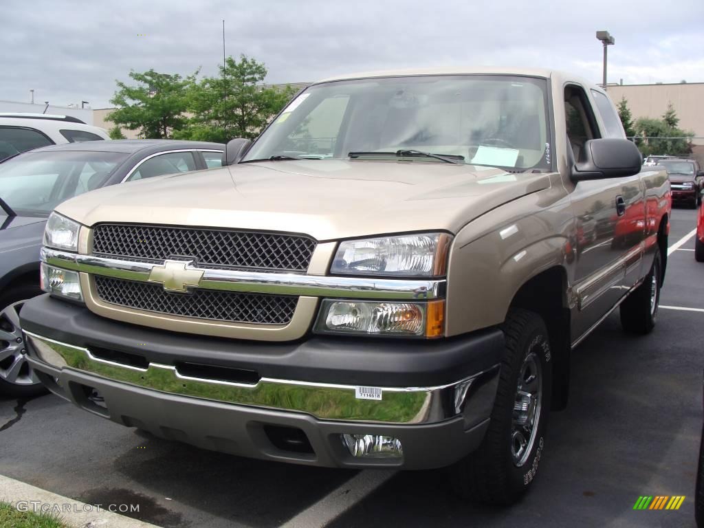 2004 Silverado 1500 LS Extended Cab 4x4 - Sandstone Metallic / Tan photo #1