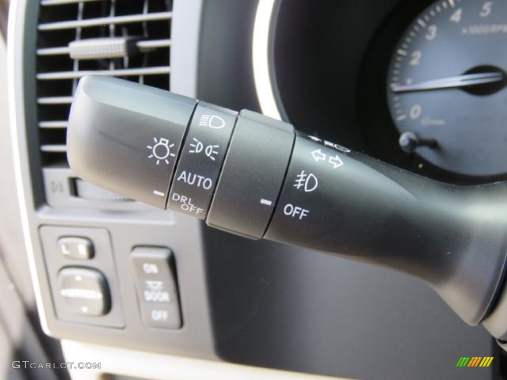 2018 Toyota Sequoia SR5 4x4 Controls Photo #122863959
