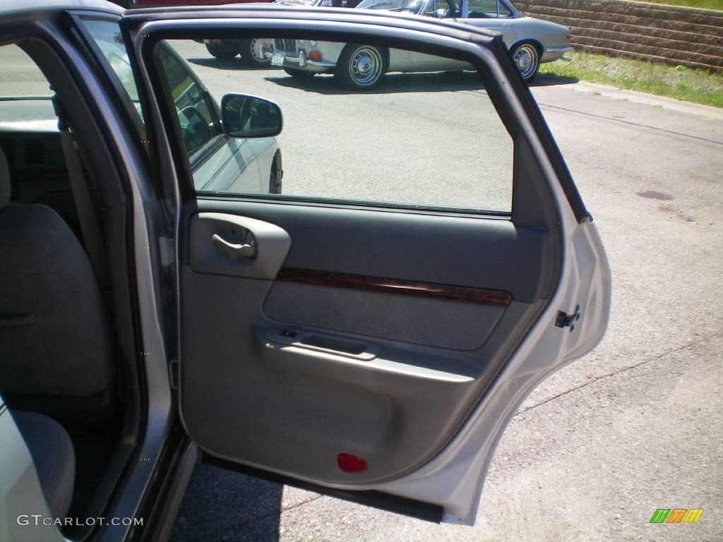 2004 Impala  - Galaxy Silver Metallic / Medium Gray photo #25