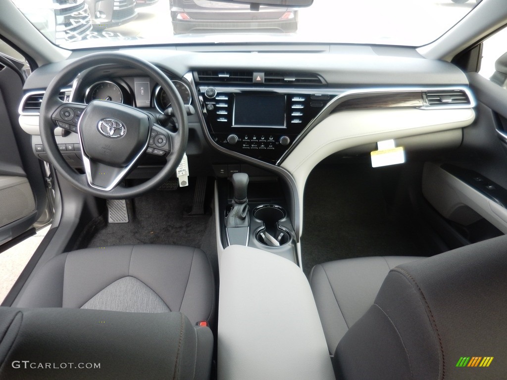 2018 Camry LE - Celestial Silver Metallic / Ash photo #4
