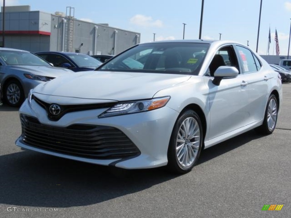 2018 Camry XLE V6 - Wind Chill Pearl / Black photo #3