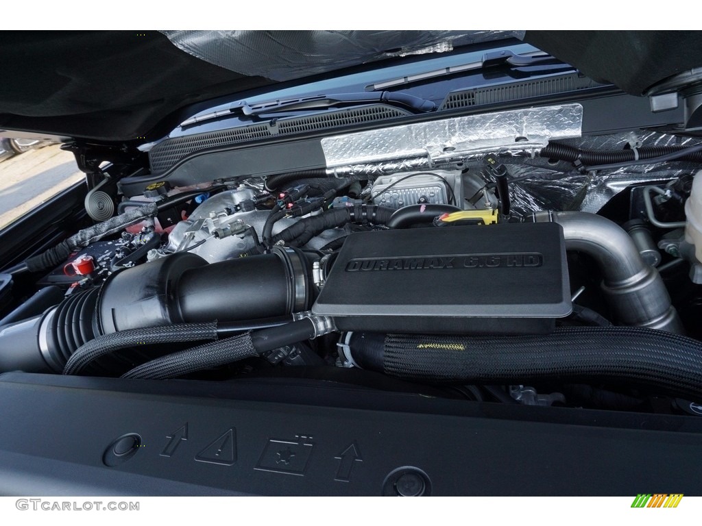 2018 Chevrolet Silverado 2500HD High Country Crew Cab 4x4 Engine Photos