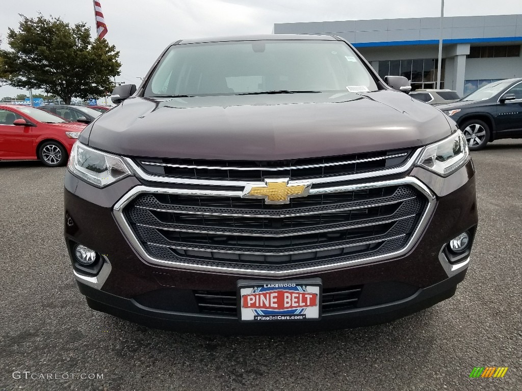 2018 Traverse LT - Black Currant Metallic / Jet Black photo #2