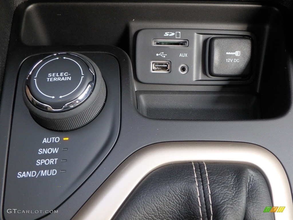 2018 Jeep Cherokee High Altitude 4x4 Controls Photos