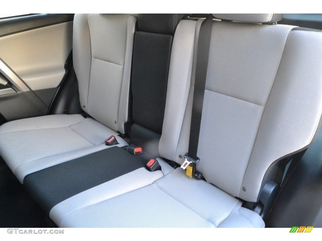 2018 Toyota RAV4 XLE AWD Rear Seat Photo #122890365