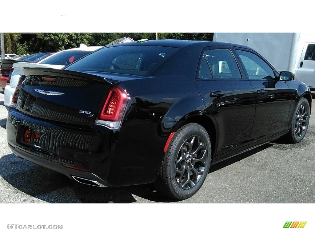 2018 300 S AWD - Gloss Black / Black photo #2