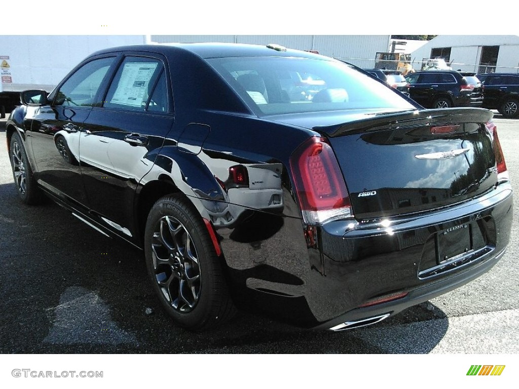 2018 300 S AWD - Gloss Black / Black photo #3
