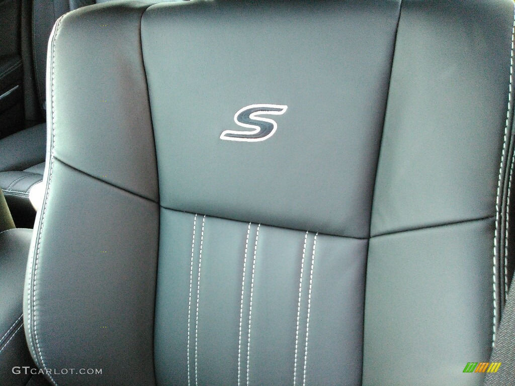 2018 300 S AWD - Gloss Black / Black photo #5