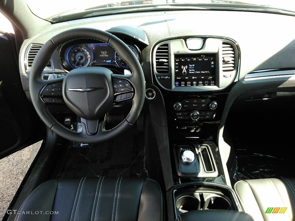 2018 300 S AWD - Gloss Black / Black photo #8