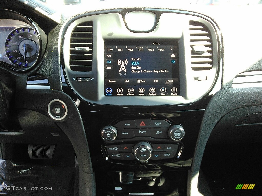 2018 300 S AWD - Gloss Black / Black photo #11