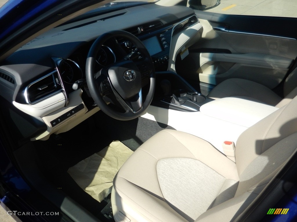 2018 Camry LE - Blue Crush Metallic / Macadamia photo #3