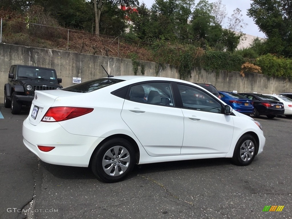2016 Accent SE Sedan - Century White / Beige photo #4