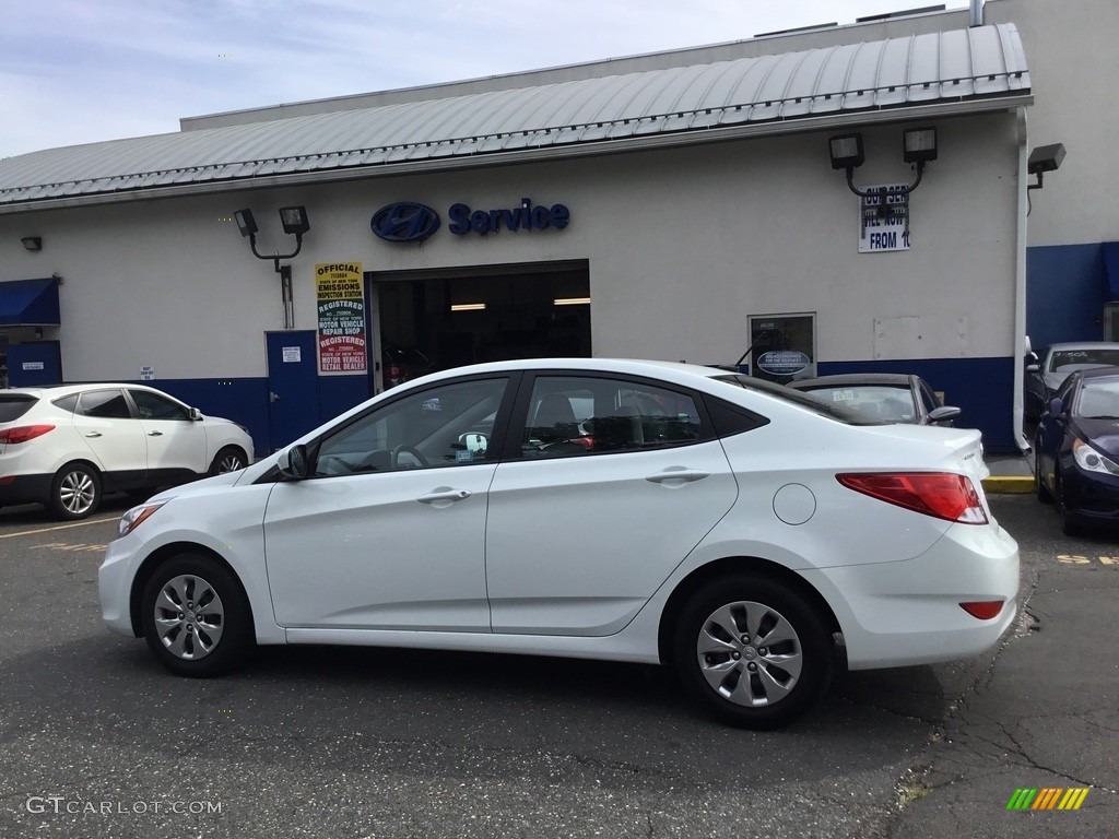 2016 Accent SE Sedan - Century White / Beige photo #6
