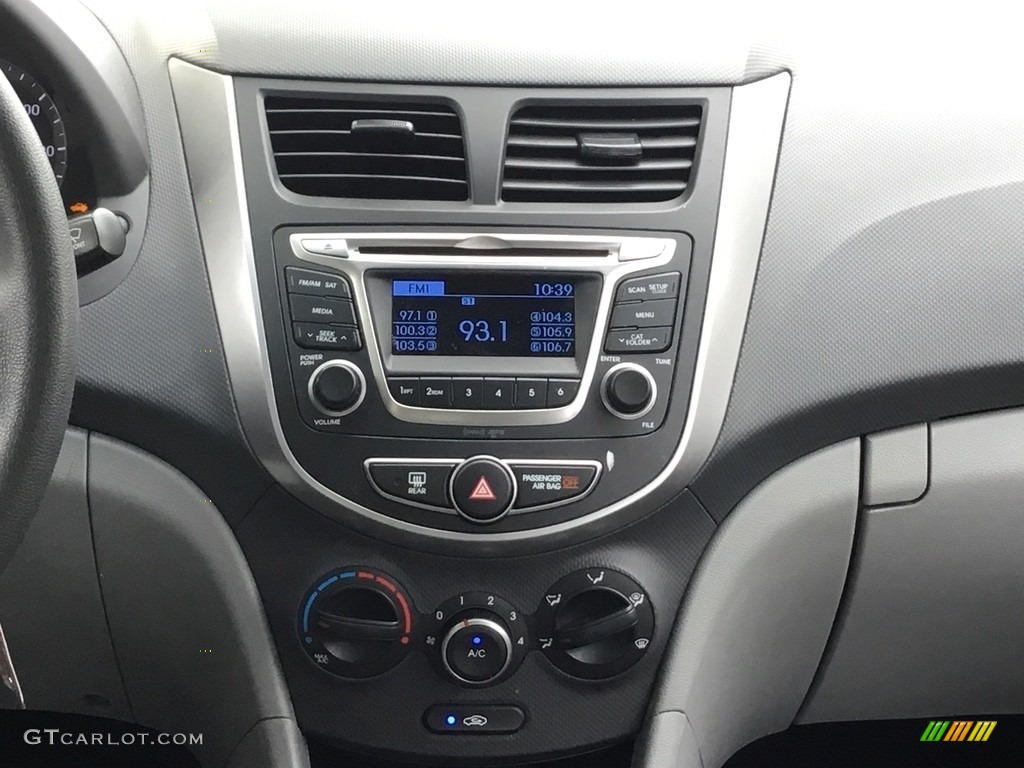 2016 Accent SE Sedan - Century White / Beige photo #14