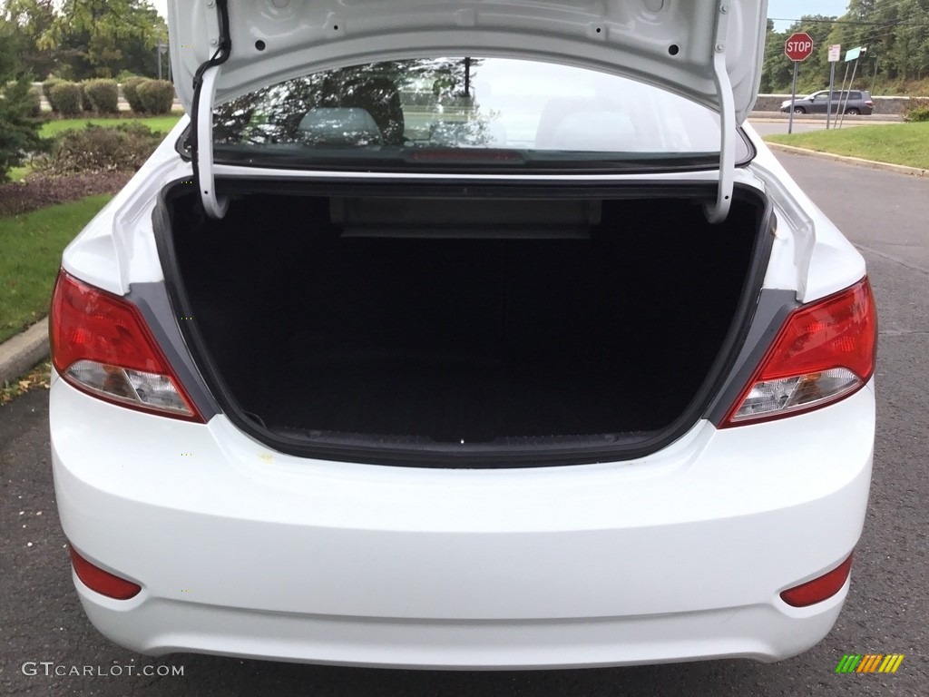 2016 Accent SE Sedan - Century White / Beige photo #19
