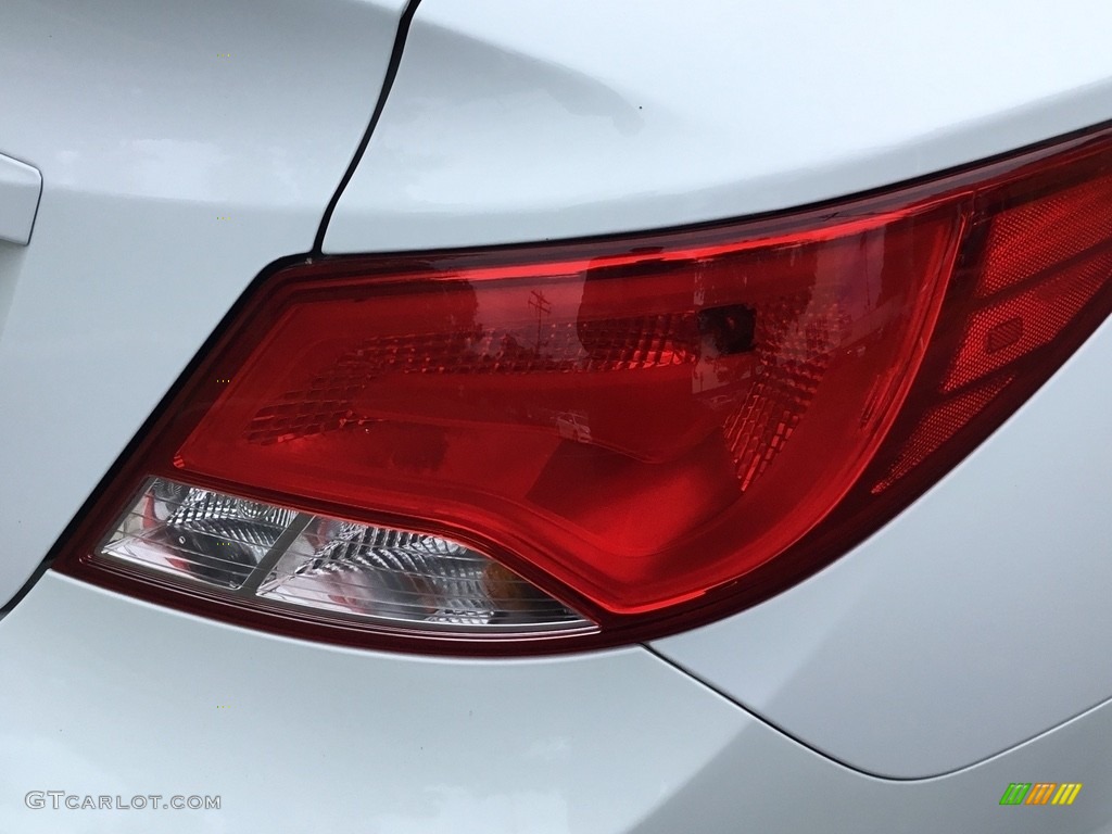 2016 Accent SE Sedan - Century White / Beige photo #20