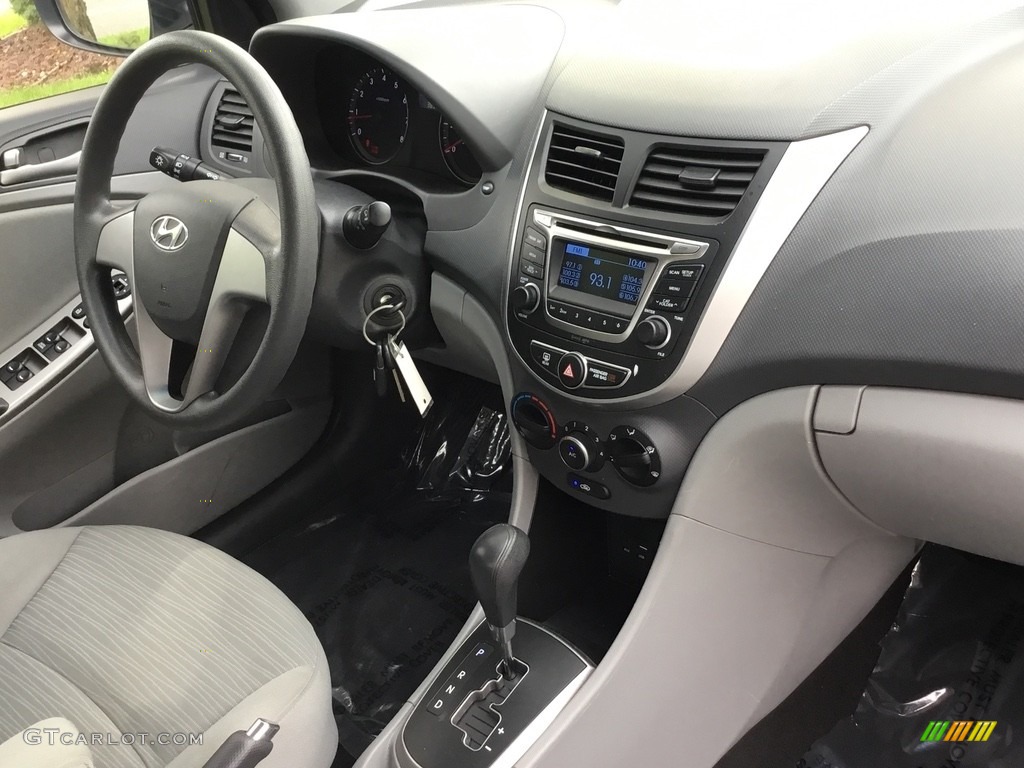 2016 Accent SE Sedan - Century White / Beige photo #23