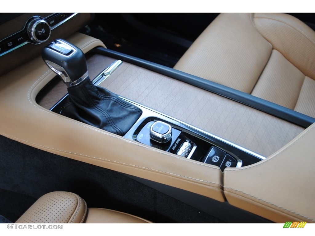 2016 Volvo XC90 T6 AWD Transmission Photos