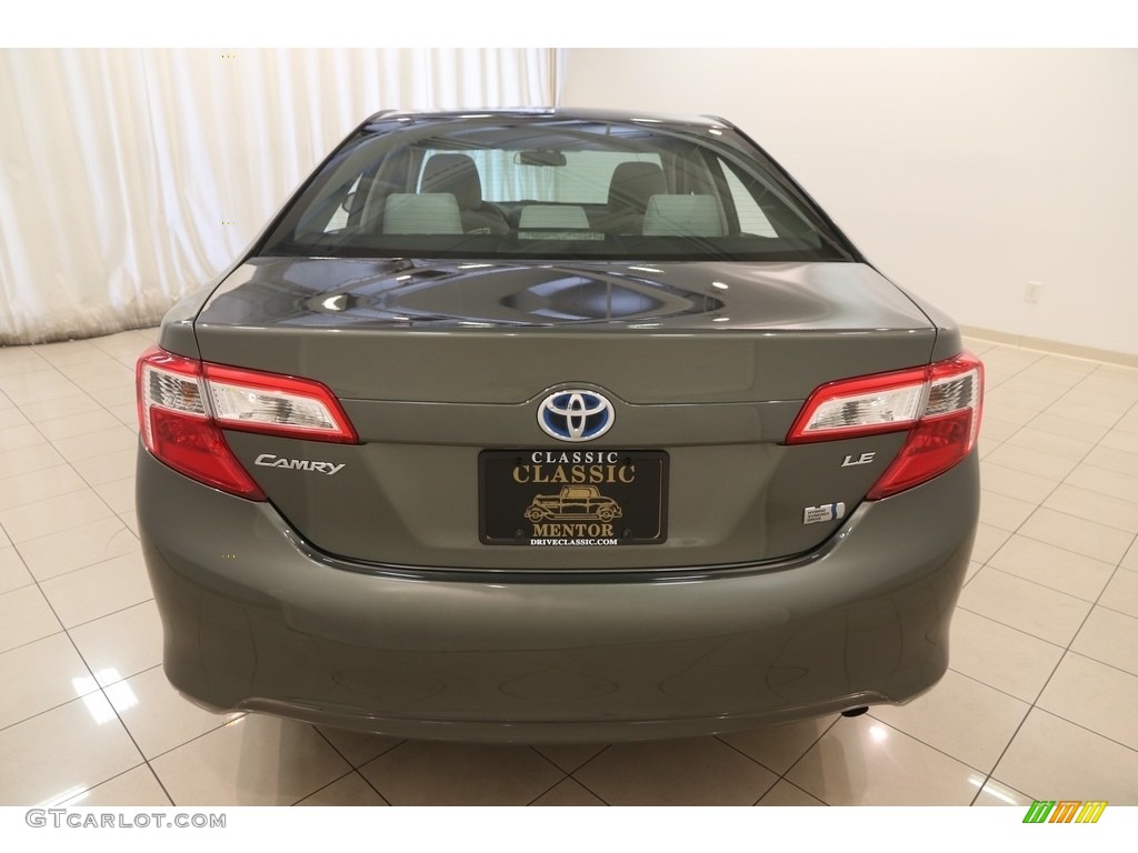2013 Camry Hybrid LE - Cypress Green Metallic / Light Gray photo #14