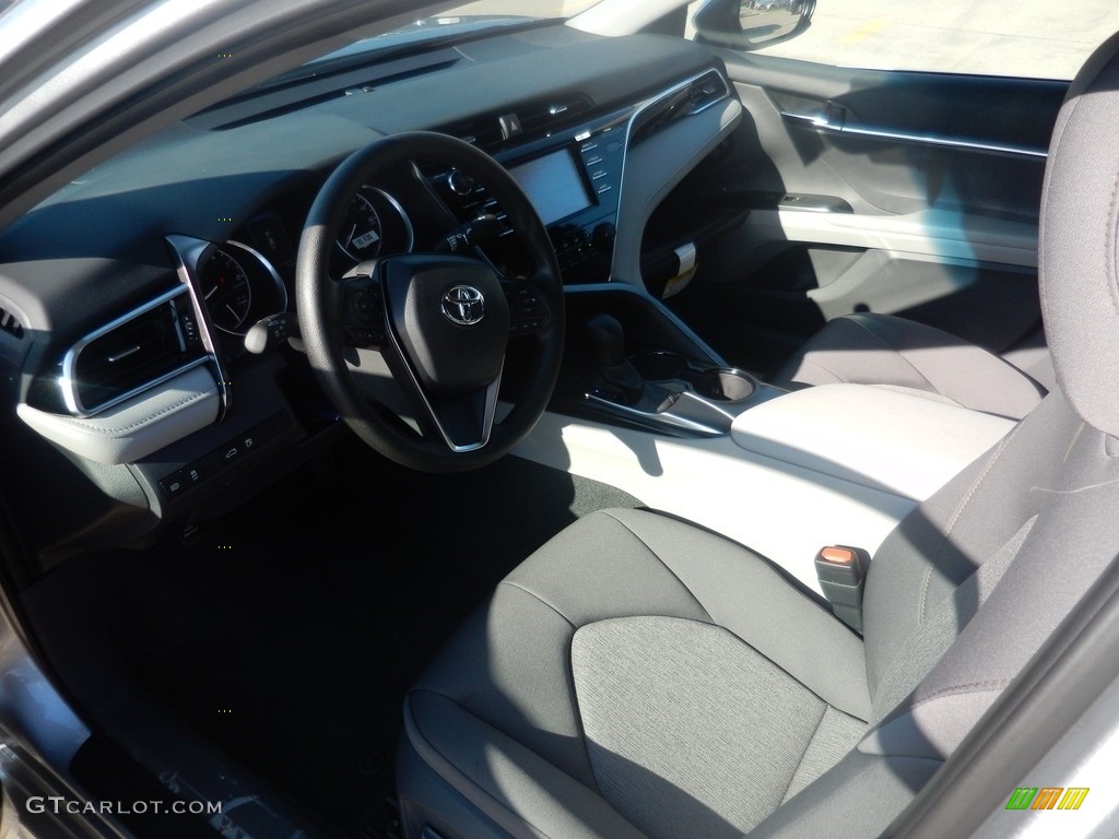 2018 Camry LE - Celestial Silver Metallic / Ash photo #3